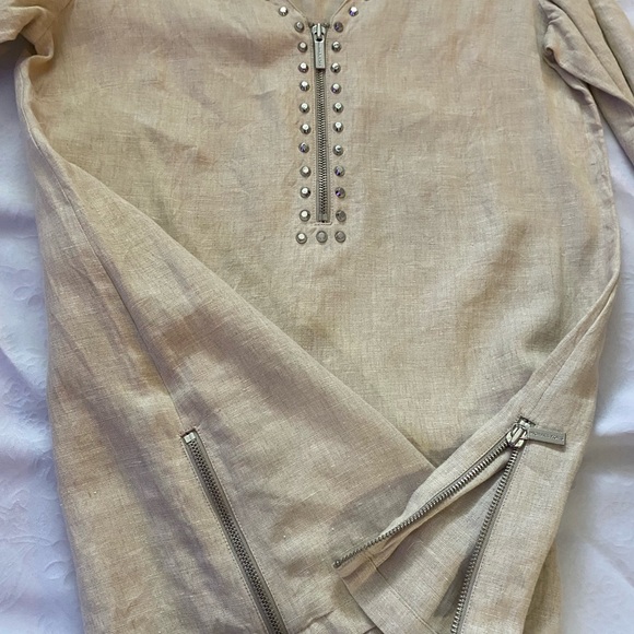 Michael Kors stylish 3/4 length top, Front & side zippers and sleeve zippers . - Picture 3 of 5